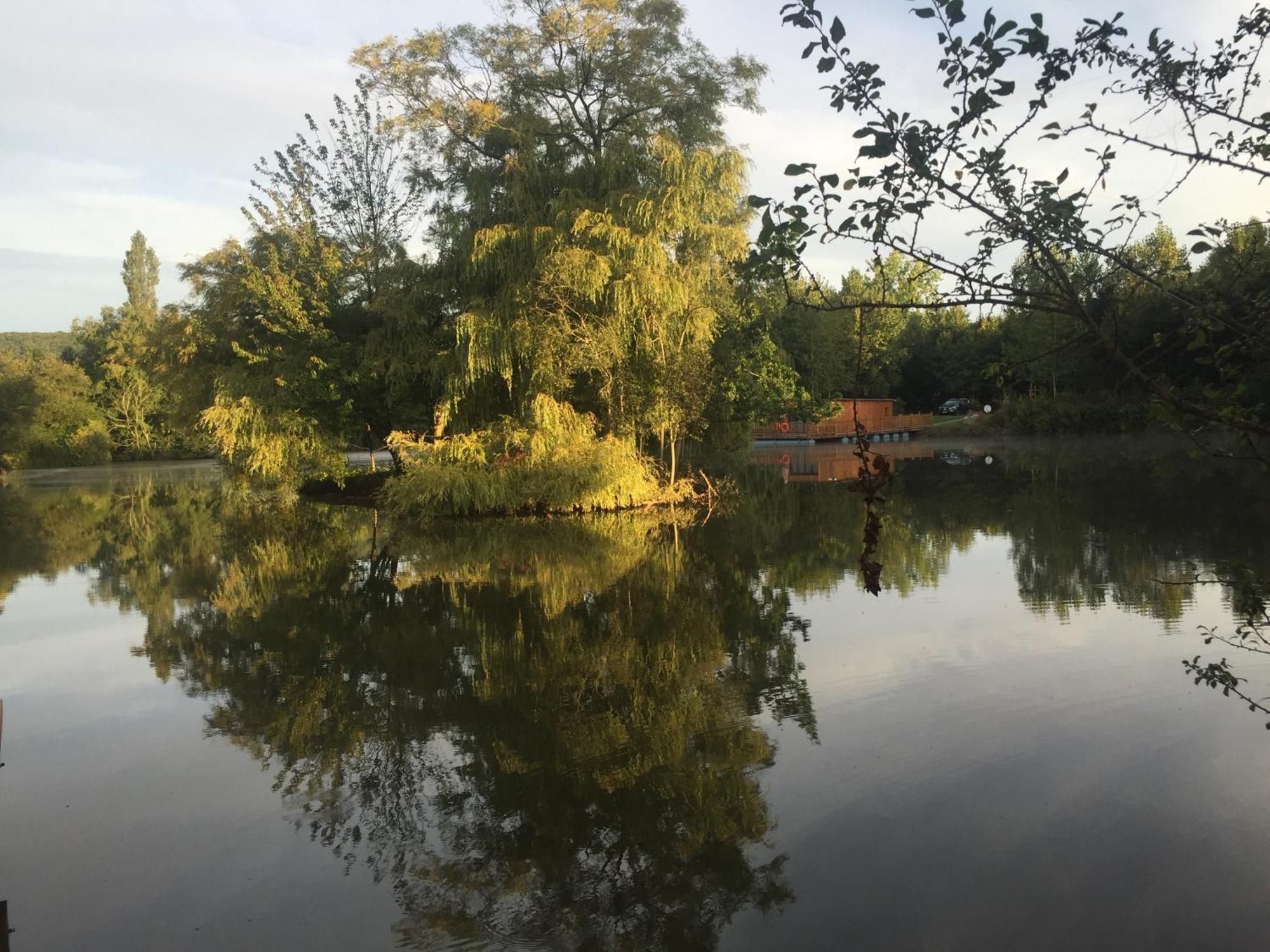 Cabanes Flottantes Et Gites Au Fil De L'Eau Colleville Exterior photo