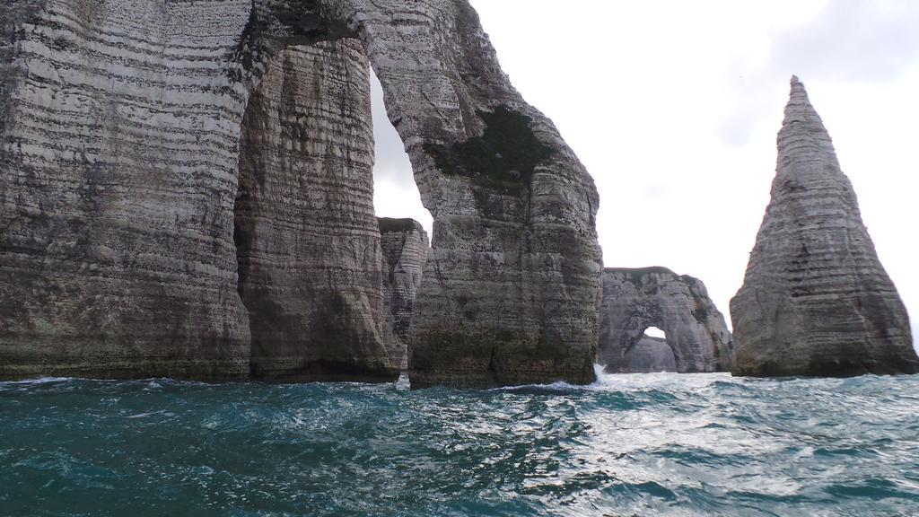 Cabanes Flottantes Et Gites Au Fil De L'Eau Colleville Exterior photo